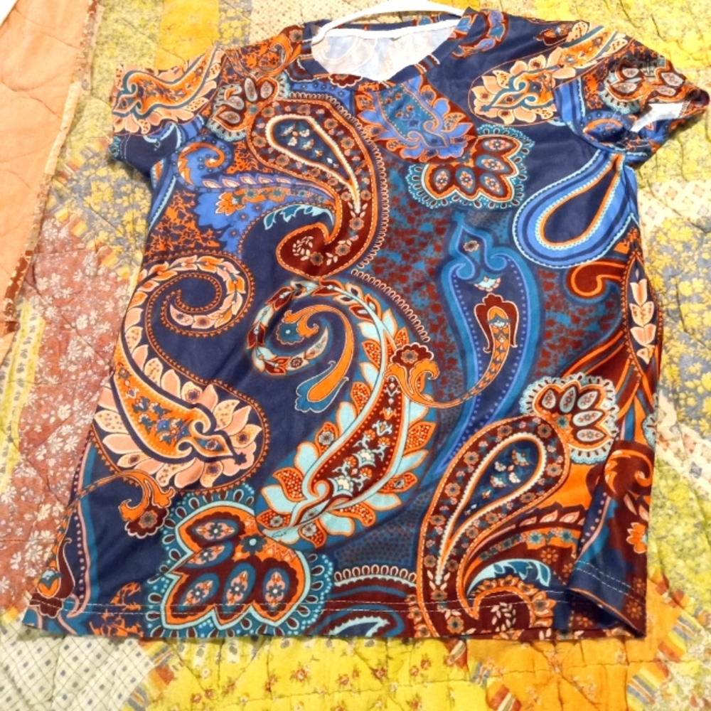 Size Small multicolored top